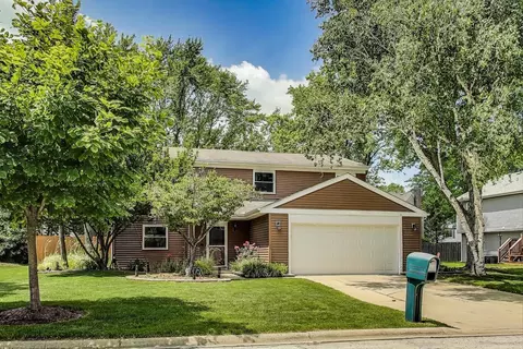 106 Asheville Ct, Vernon Hills, IL 60061