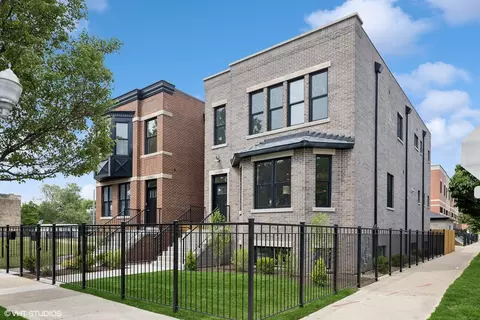 3300 S Giles Ave, Chicago, IL 60616