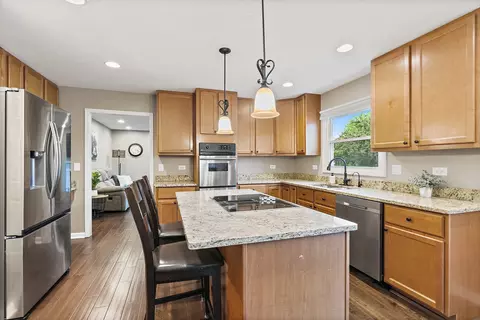 Kitchen - 1560 Kensington Dr, Algonquin, IL 60102 photo 2 of 3
