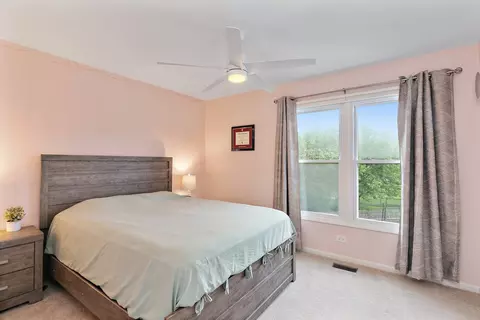 Bedroom - 1560 Kensington Dr, Algonquin, IL 60102 photo 2 of 4