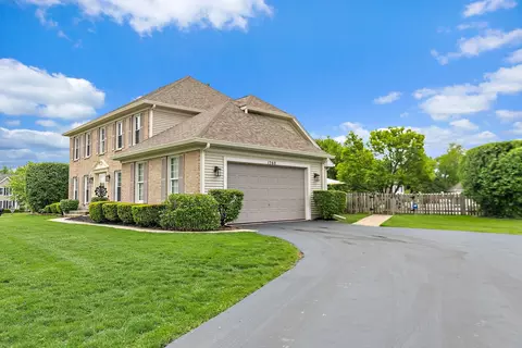 Exterior - 1560 Kensington Dr, Algonquin, IL 60102 photo 2 of 7