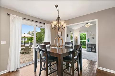 Dining - 1560 Kensington Dr, Algonquin, IL 60102 photo 2 of 3