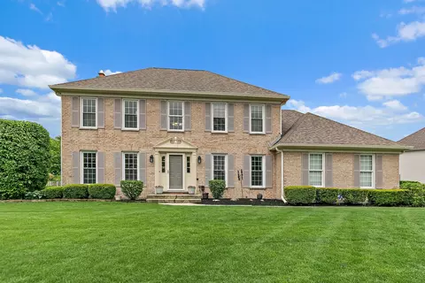 1560 Kensington Dr, Algonquin, IL 60102