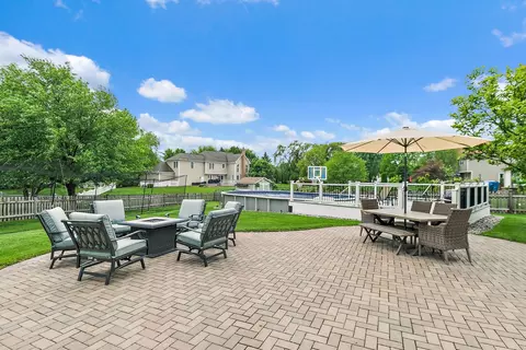 Exterior - 1560 Kensington Dr, Algonquin, IL 60102 photo 3 of 7