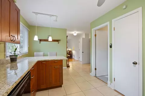 Kitchen - 1486 Haverhill Dr, Wheaton, IL 60189 photo 5 of 5