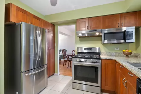 Kitchen - 1486 Haverhill Dr, Wheaton, IL 60189 photo 1 of 5