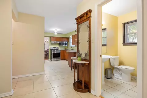 Entry Way - 1486 Haverhill Dr, Wheaton, IL 60189 photo 1 of 1