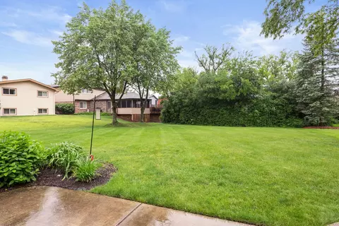 Exterior - 1486 Haverhill Dr, Wheaton, IL 60189 photo 3 of 6