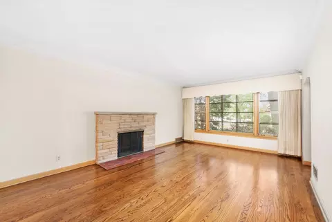Living - 10459 S Artesian Ave, Chicago, IL 60655 photo 1 of 6