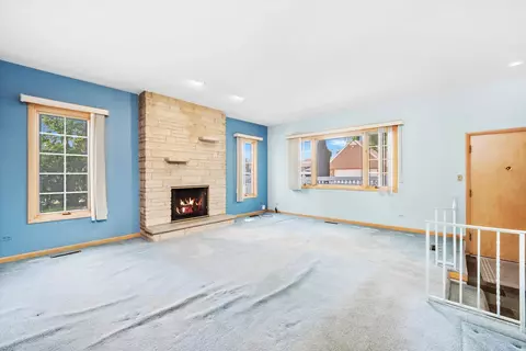 Living - 10459 S Artesian Ave, Chicago, IL 60655 photo 4 of 6