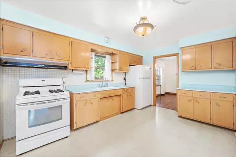 Kitchen - 10459 S Artesian Ave, Chicago, IL 60655 photo 2 of 2