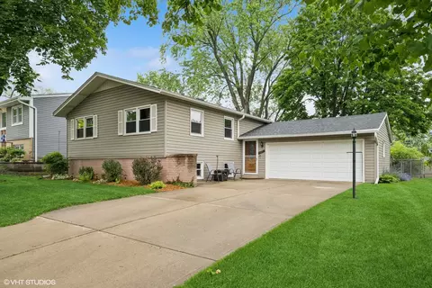 109 Chestnut Ln, Wheeling, IL 60090