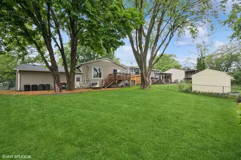 109 Chestnut Ln, Wheeling, IL 60090 photo 18