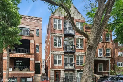 920 W Wolfram St #3, Chicago, IL 60657