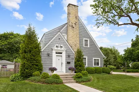 1130 S 5th St, Saint Charles, IL 60174