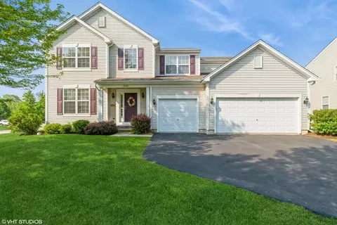 2600 W Autumn Dr, Round Lake, IL 60073