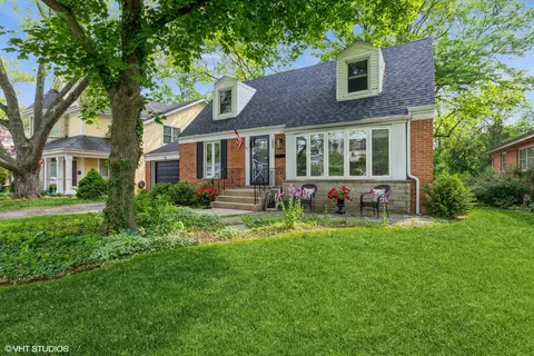 1037 Cedar Ln, Northbrook, IL 60062
