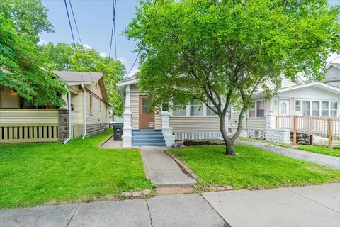 810 N Oak St, Bloomington, IL 61701