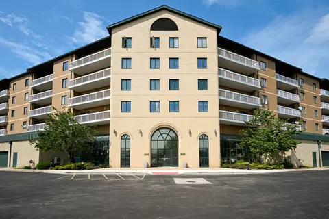 1500 S Ardmore Ave #310, Villa Park, IL 60181