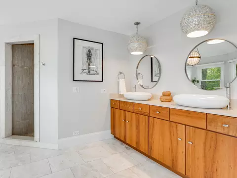 Bath - 1000 E Porter Ave, Naperville, IL 60540 photo 5 of 10