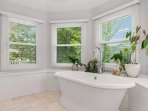 Bath - 1000 E Porter Ave, Naperville, IL 60540 photo 6 of 10