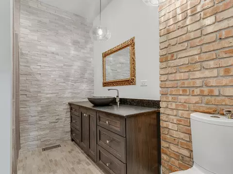 Bath - 1000 E Porter Ave, Naperville, IL 60540 photo 2 of 10