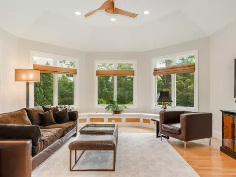 Living - 1000 E Porter Ave, Naperville, IL 60540 photo 3 of 5