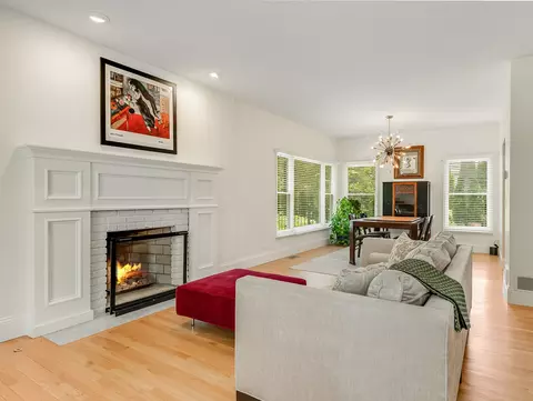 Living - 1000 E Porter Ave, Naperville, IL 60540 photo 1 of 5