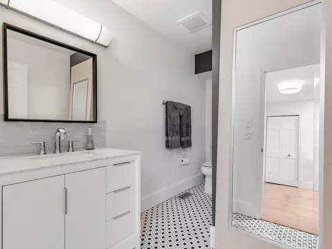 Bath - 1000 E Porter Ave, Naperville, IL 60540 photo 7 of 10