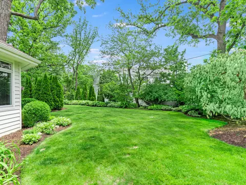 Exterior - 1000 E Porter Ave, Naperville, IL 60540 photo 6 of 12