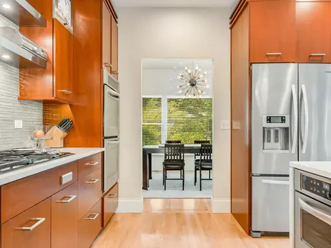 Kitchen - 1000 E Porter Ave, Naperville, IL 60540 photo 8 of 9