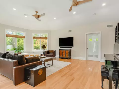 Living - 1000 E Porter Ave, Naperville, IL 60540 photo 2 of 5