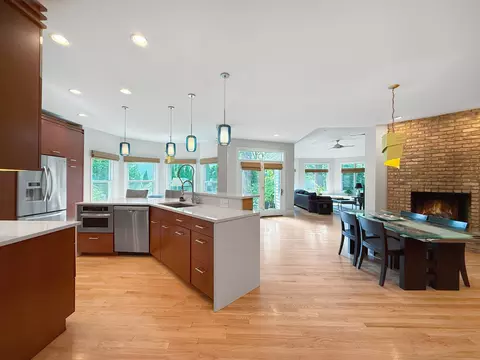 Kitchen - 1000 E Porter Ave, Naperville, IL 60540 photo 3 of 9