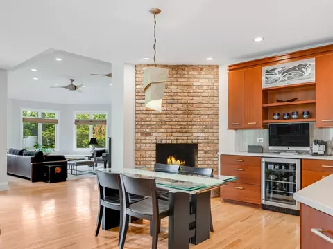 Kitchen - 1000 E Porter Ave, Naperville, IL 60540 photo 5 of 9