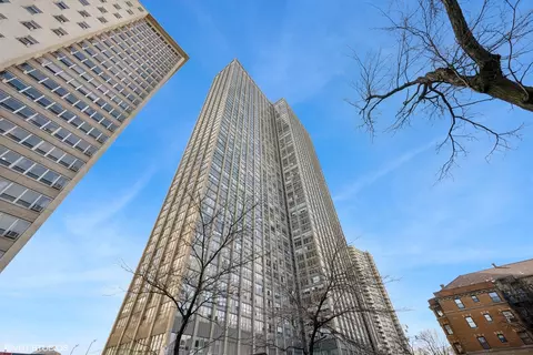 655 W Irving Park Rd #2903, Chicago, IL 60613
