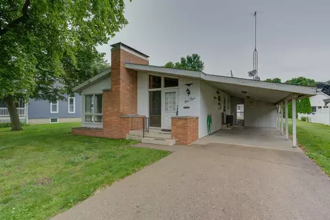 110 E Van Allen St, Tuscola, IL 61953