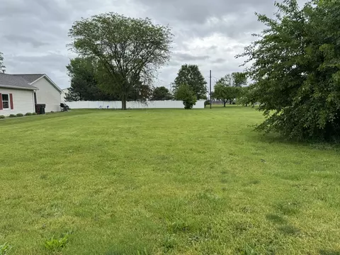 504 N Pine St, Gardner, IL 60424