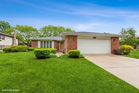 2976 Hillside Ln, Darien, IL 60561