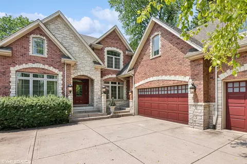 3938 Glendenning Rd, Downers Grove, IL 60515