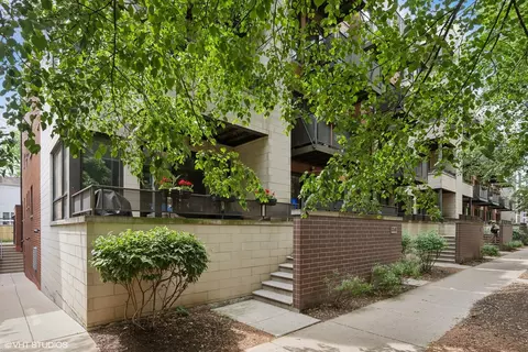 2241 W Wabansia Ave #401, Chicago, IL 60647