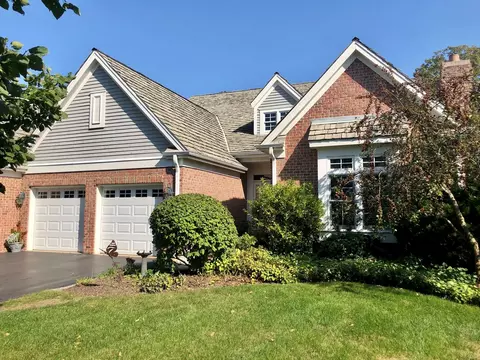 155 Bradford Ct, Lake Forest, IL 60045