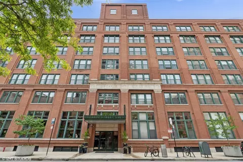 411 W Ontario St #201-302, Chicago, IL 60654