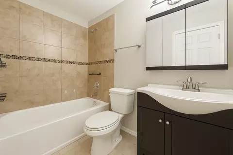 Bath - 50 Oakhurst Rd, Matteson, IL 60443 photo 1 of 2