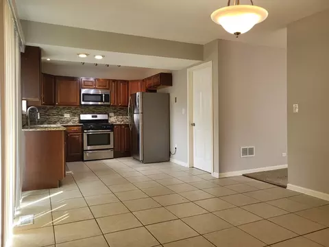 Kitchen - 50 Oakhurst Rd, Matteson, IL 60443 photo 1 of 2