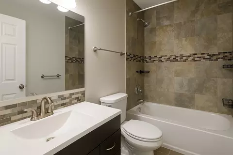 Bath - 50 Oakhurst Rd, Matteson, IL 60443 photo 2 of 2