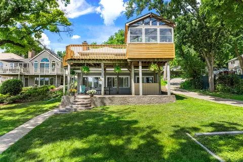 5110 W Lake Shore Dr, Wonder Lake, IL 60097