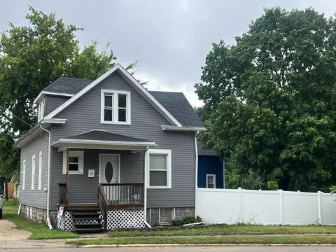 908 E 4th St, Sterling, IL 61081