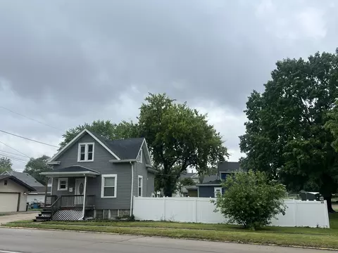 908 E 4th St, Sterling, IL 61081 photo 2