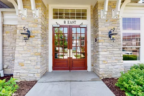 8 E Kennedy Ln #302, Hinsdale, IL 60521