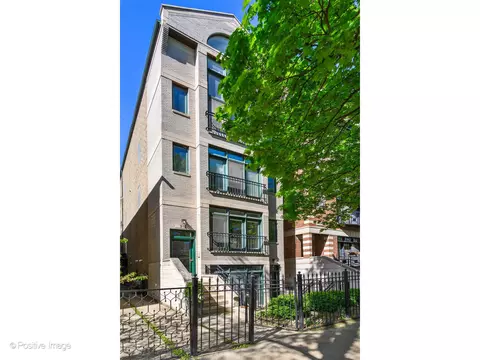 912 W Barry Ave #3, Chicago, IL 60657